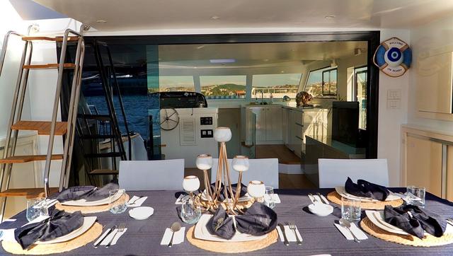 YACHT