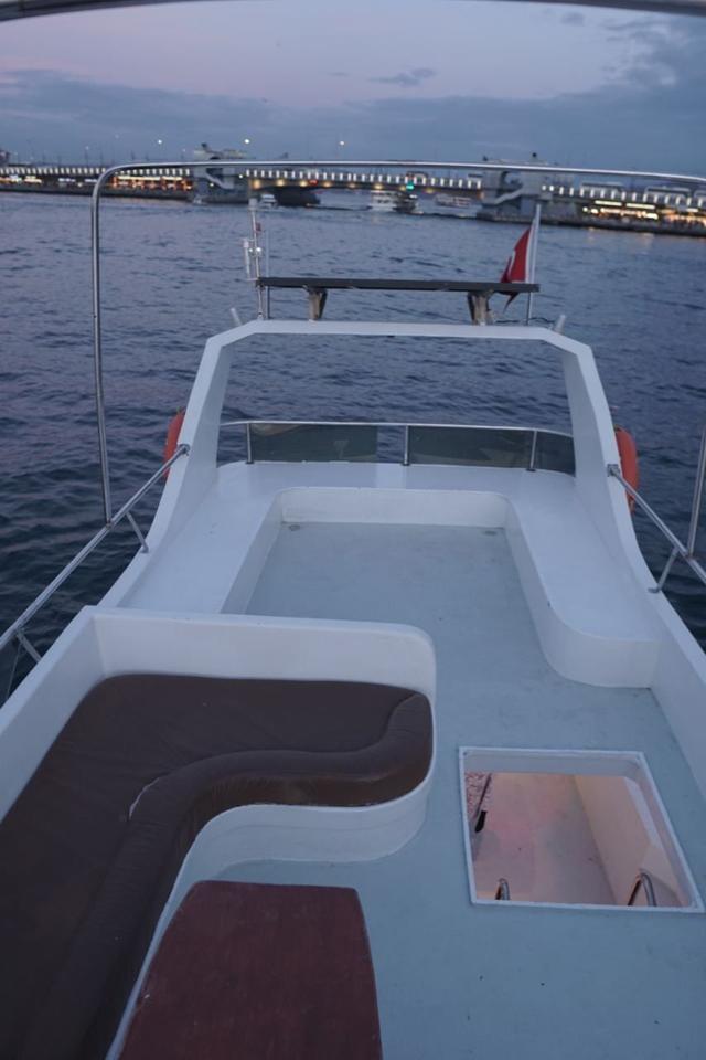 YACHT