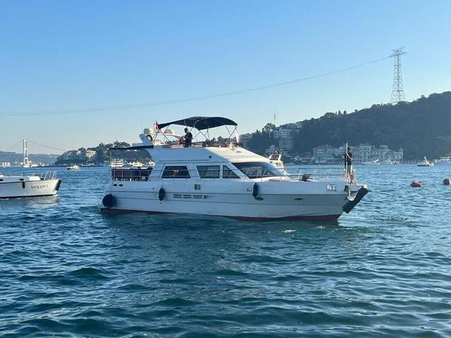 YACHT