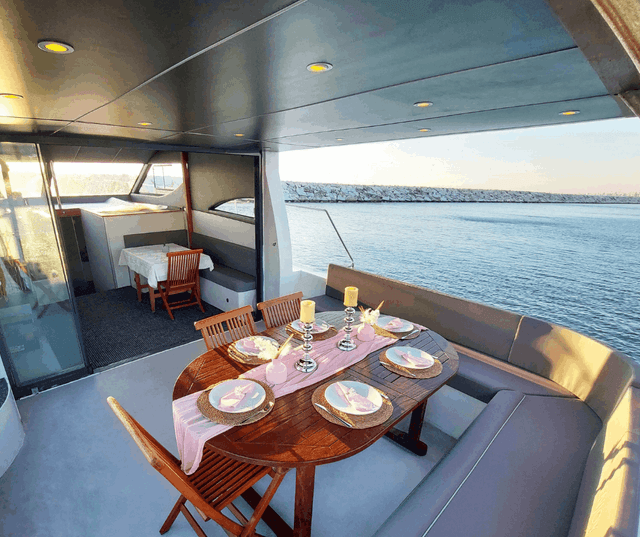 YACHT