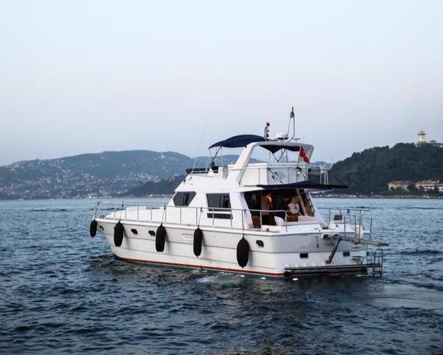 YACHT