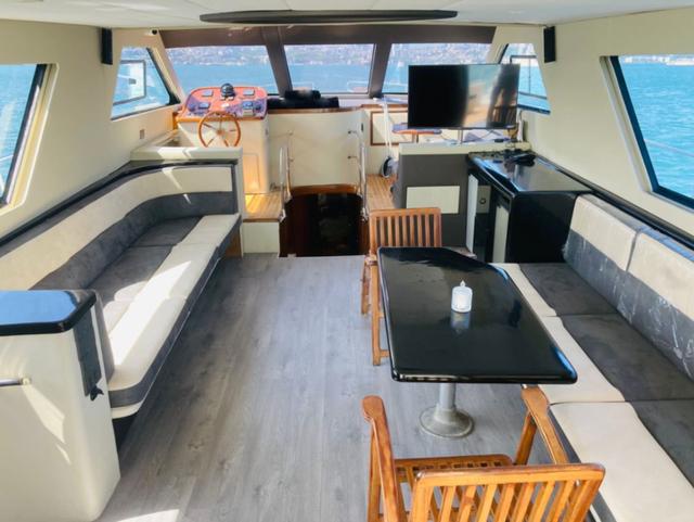 YACHT