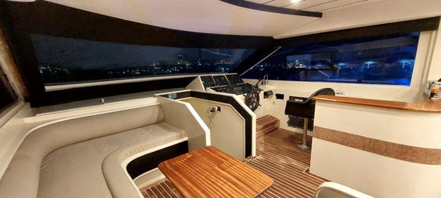 YACHT