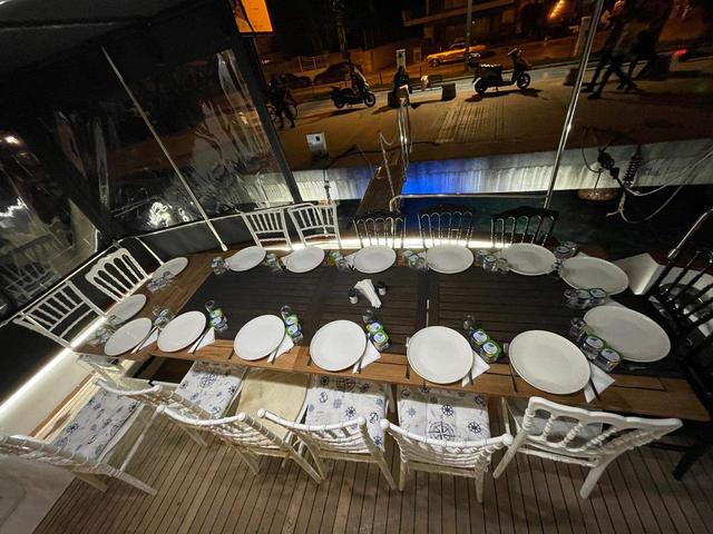 YACHT