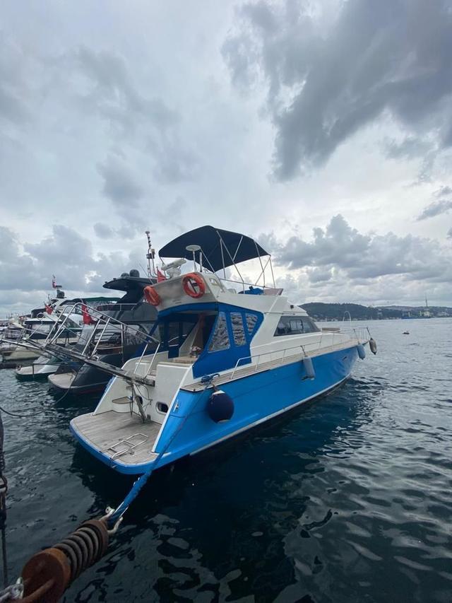 YACHT