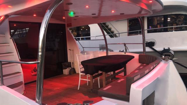 YACHT
