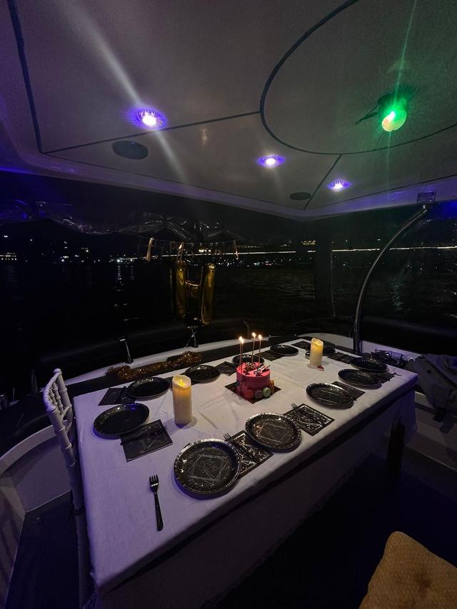 YACHT