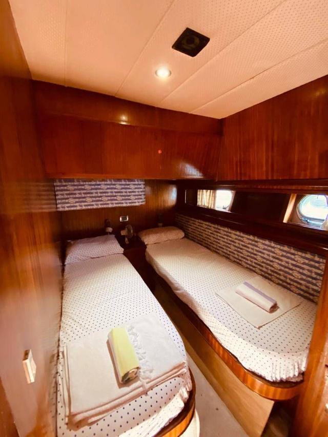 YACHT