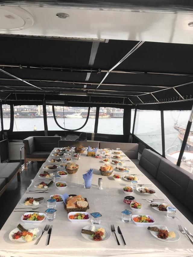 YACHT
