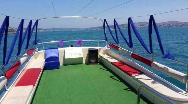YACHT