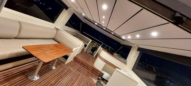 YACHT