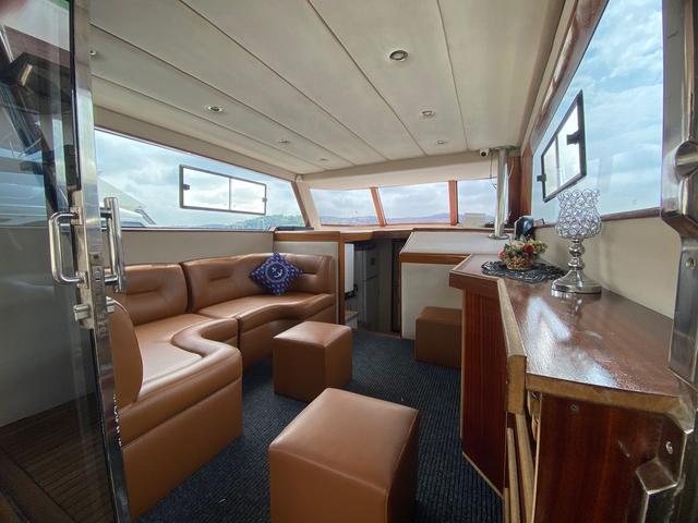 YACHT
