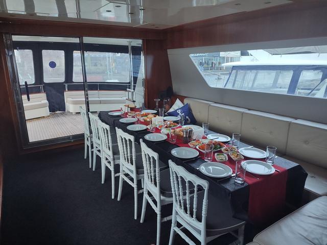 YACHT