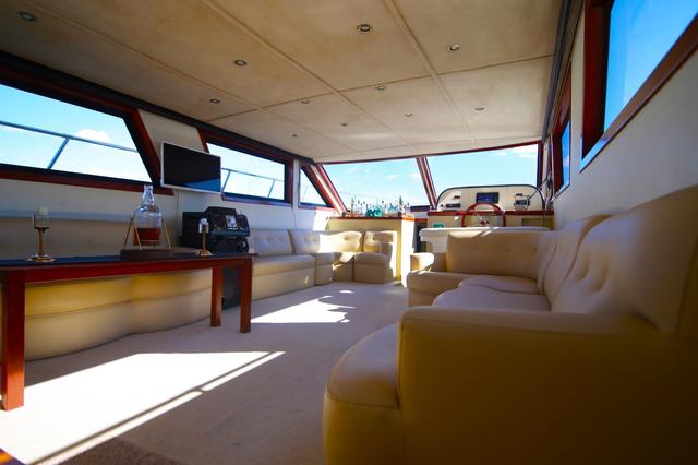 YACHT