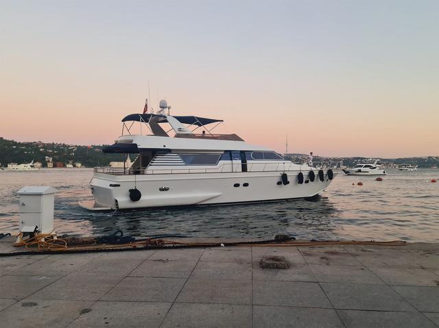 YACHT