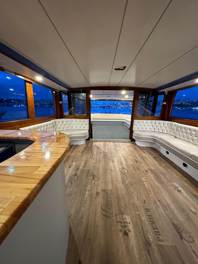 YACHT