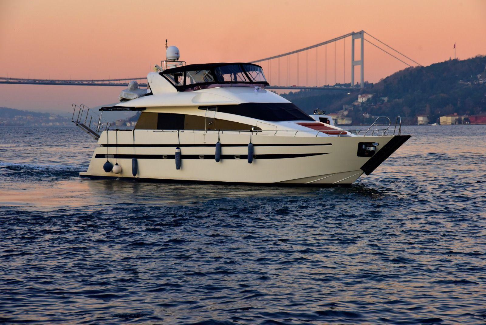Azimut 65 Fly 22m Motor Yacht-0