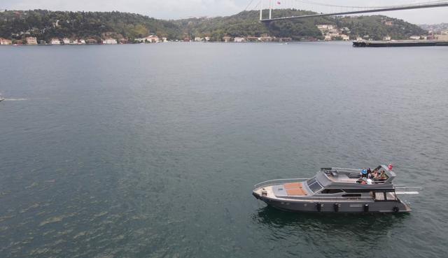 YACHT
