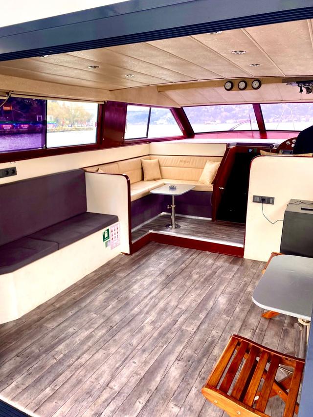YACHT