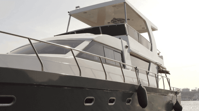 YACHT
