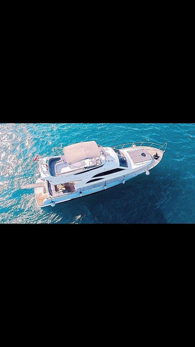 YACHT