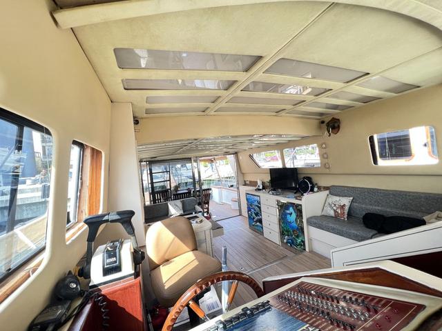 YACHT