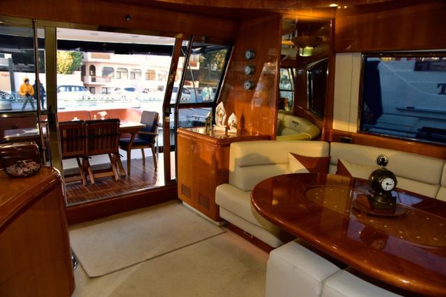 YACHT