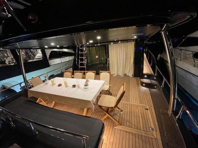 YACHT