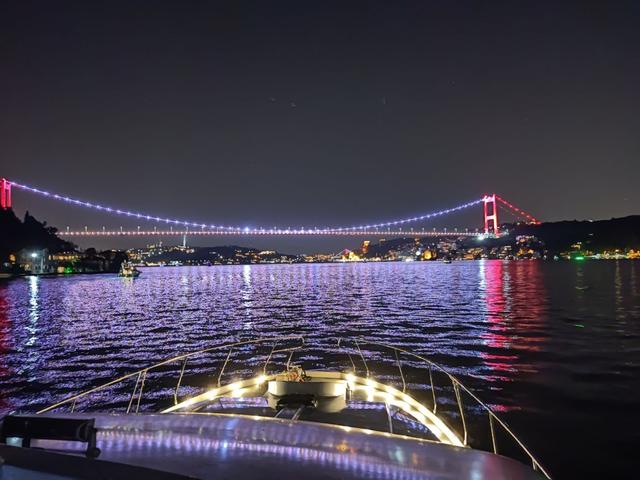 YACHT