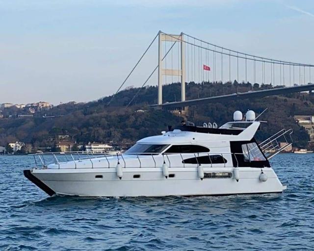 YACHT