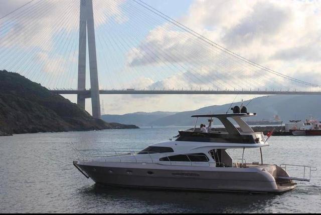 YACHT