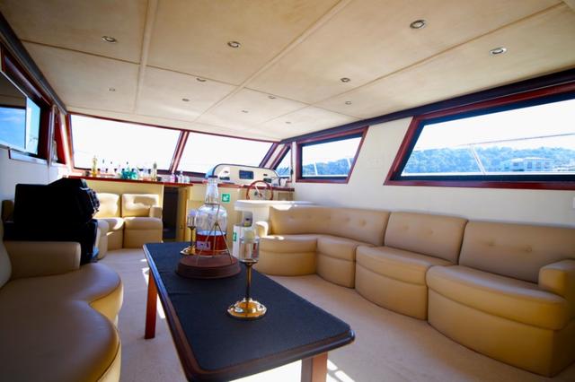 YACHT