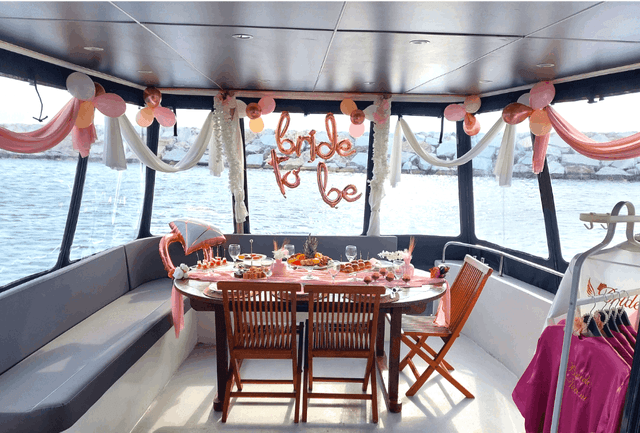 YACHT