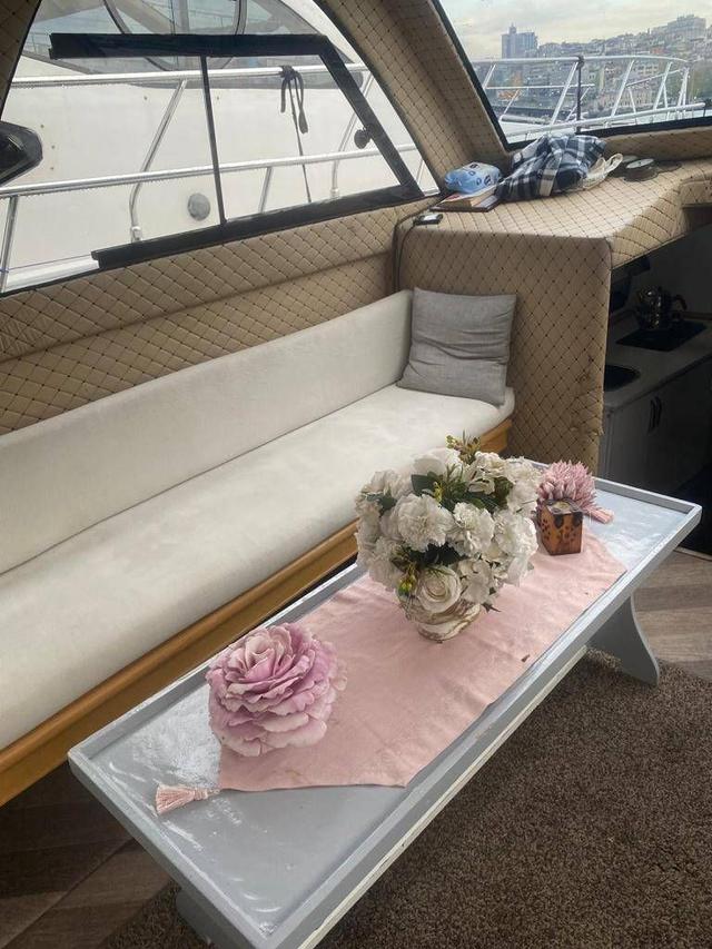 YACHT