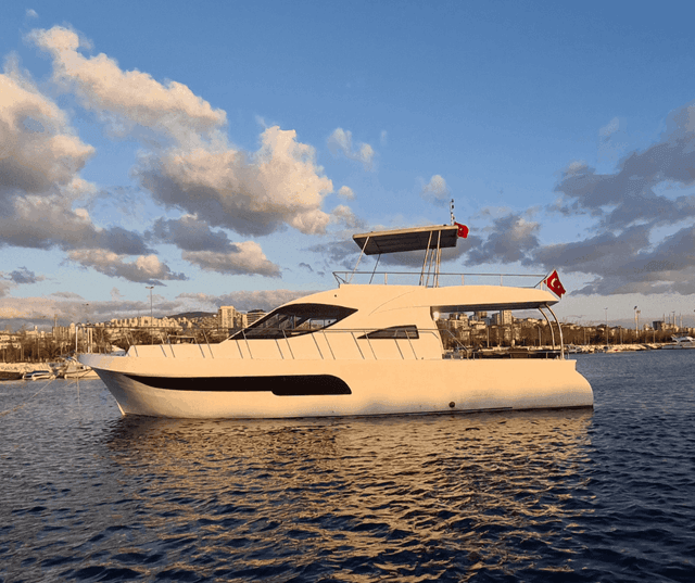 YACHT