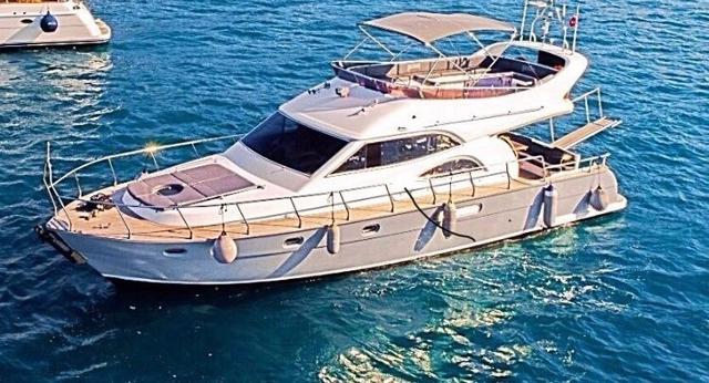 YACHT