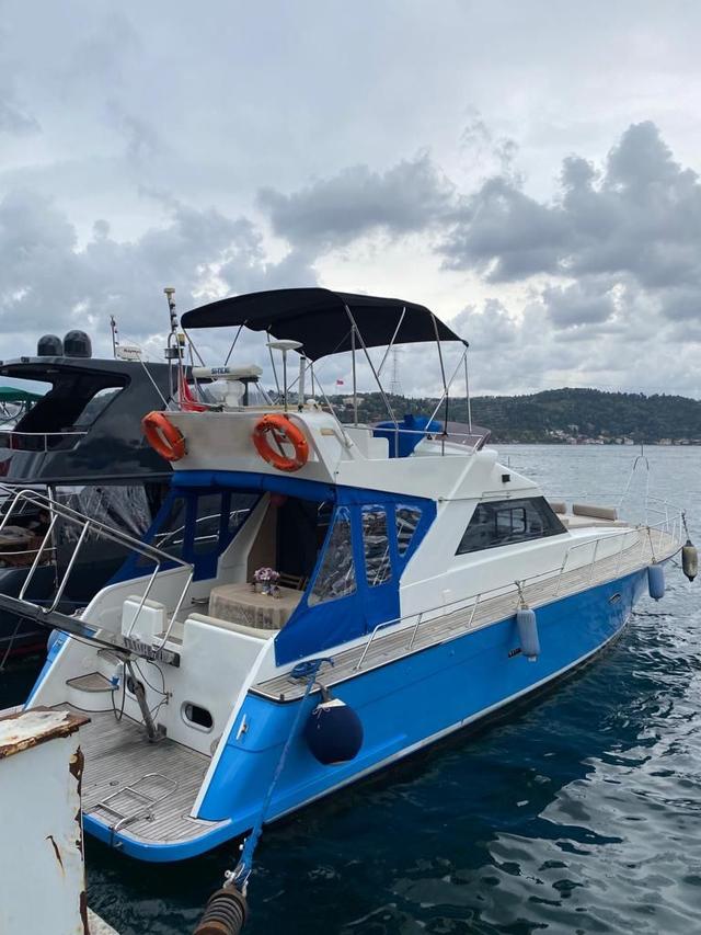 YACHT