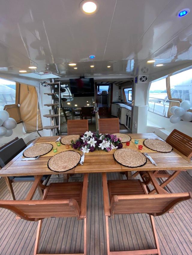 YACHT