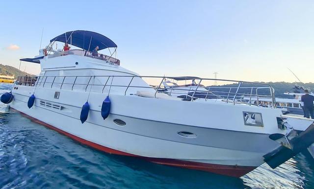 YACHT