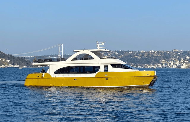 YACHT