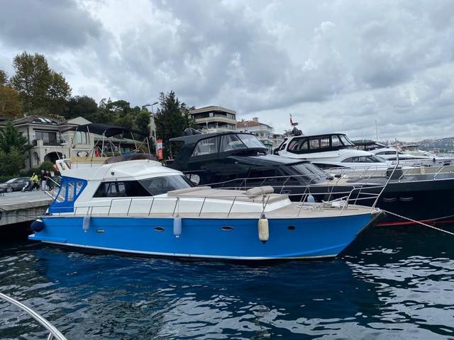 YACHT