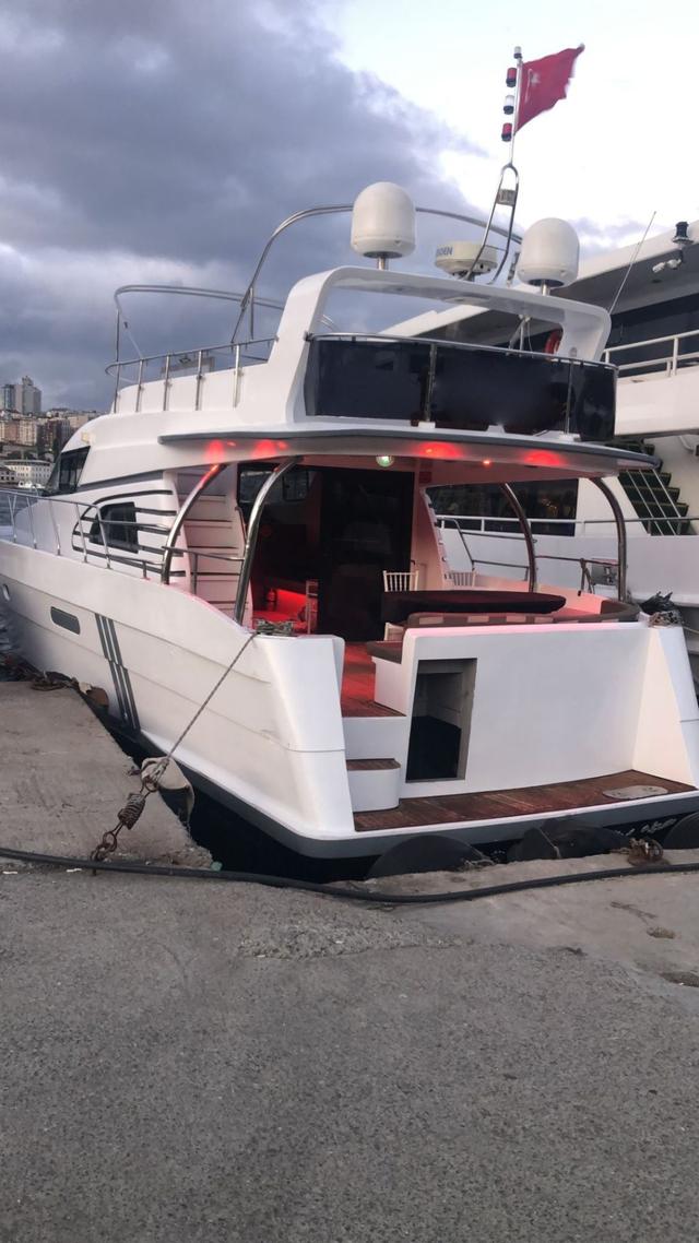 YACHT