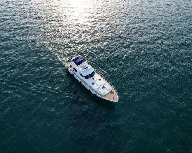 YACHT