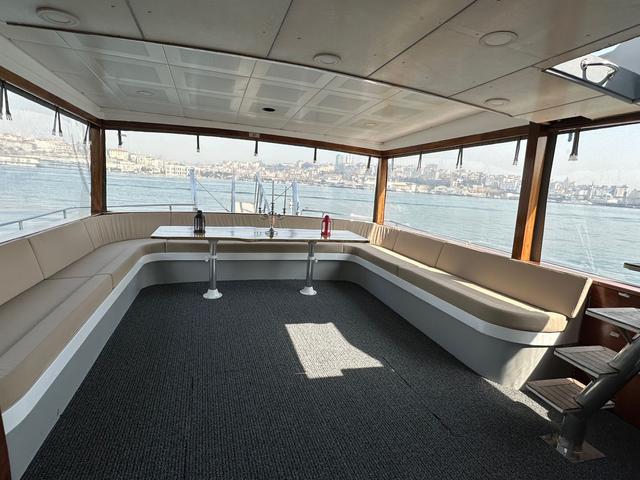 YACHT