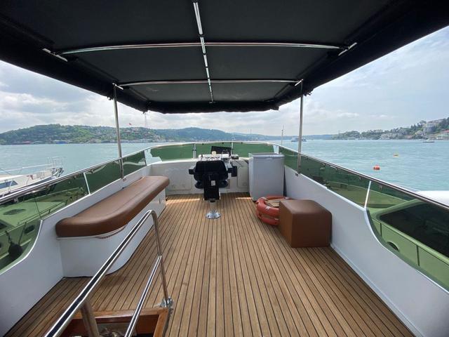 YACHT