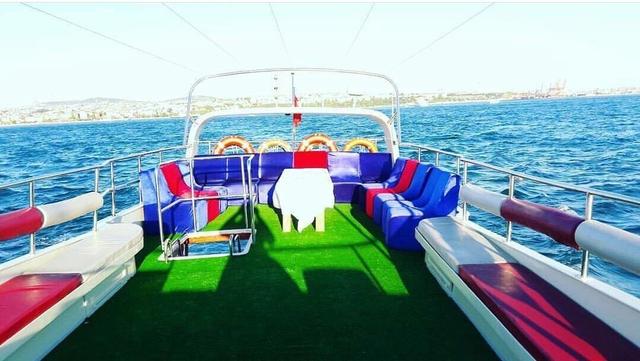 YACHT